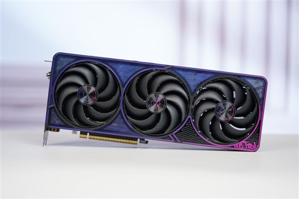 嘻哈涂鸦太吸睛！七彩虹RTX 5070 Ultra OC 12GB图赏