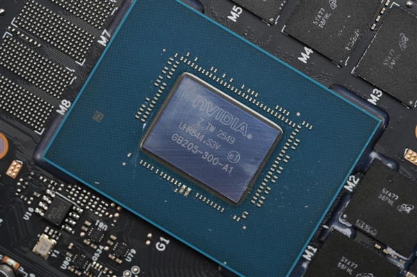 嘻哈涂鸦太吸睛！七彩虹RTX 5070 Ultra OC 12GB图赏