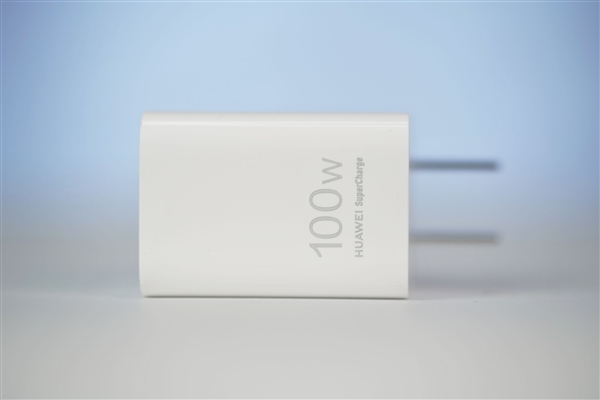 千孔无感出风！华为首款风冷手机Mate80 Pro Max风驰版图赏