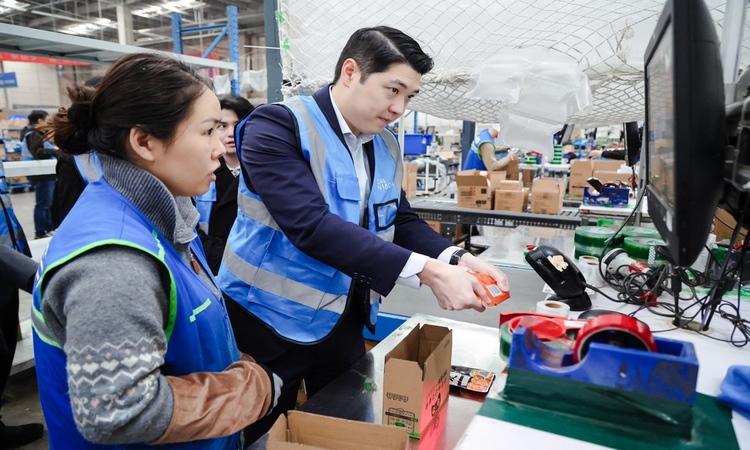 谢宇宸体验仓内数字化的打包出库流程