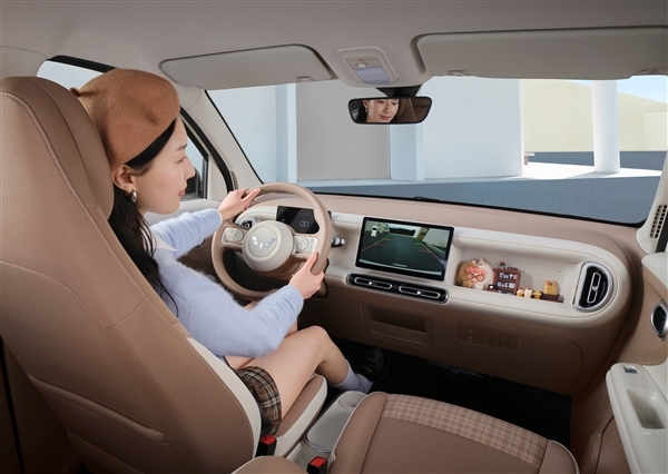 微型代步车之王焕新！新一代五菱宏光MINIEV上市：4.48万起