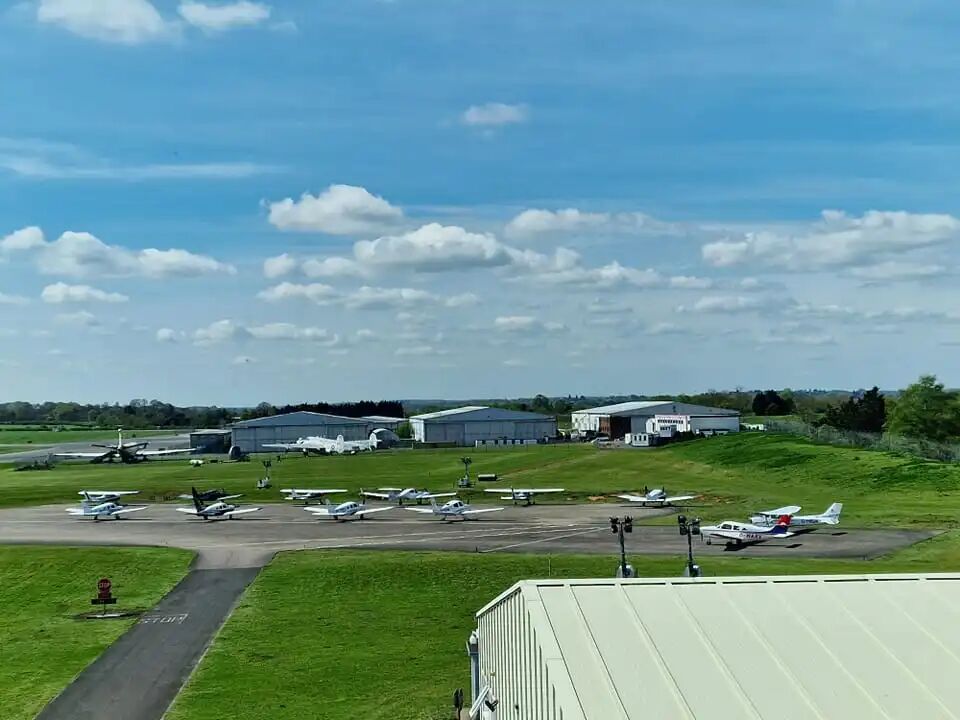 没有照片描述。