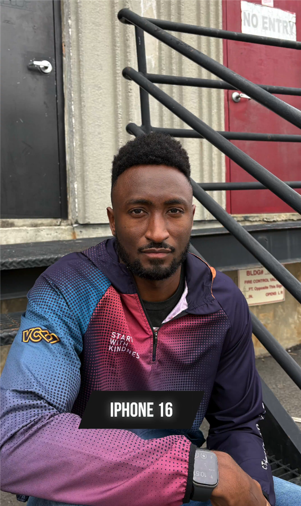 看懵了！初代iPhone到iPhone 17自拍对比 网友吐槽几乎一样