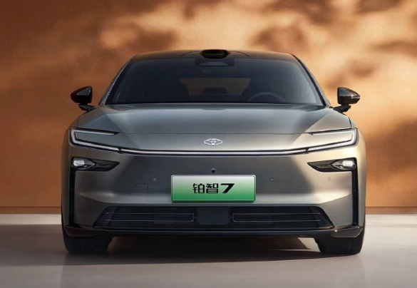 14.78万起！广汽丰田铂智7上市：华为电机+鸿蒙座舱+小米生态