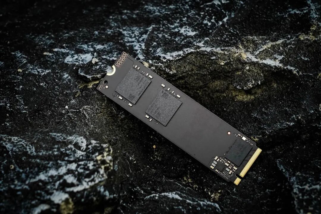 长江存储PC550 PCIe5.0固态硬盘评测 万兆读写6W超低功耗