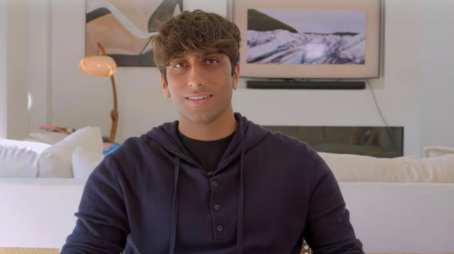 22岁辍学生做AI数据生意，让人拍倒垃圾视频，公司估值已达10亿元