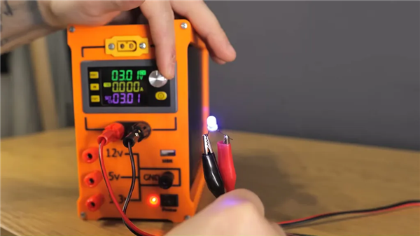 20年老电源废物利用！3D打印+百元配件：自制专业实验台电源