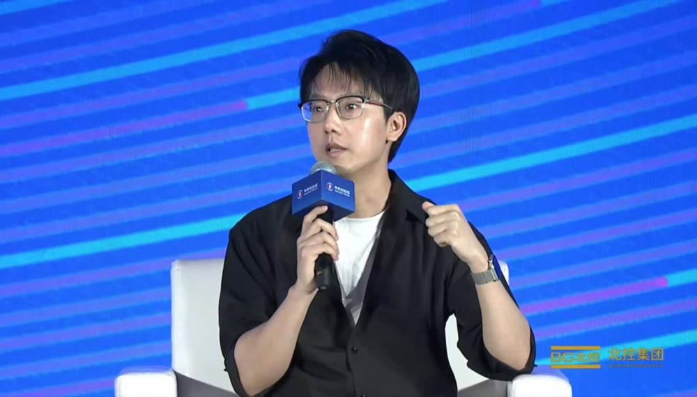 杨植麟主持、罗福莉张鹏抛干货，这场“龙虾局”把AI未来聊透了