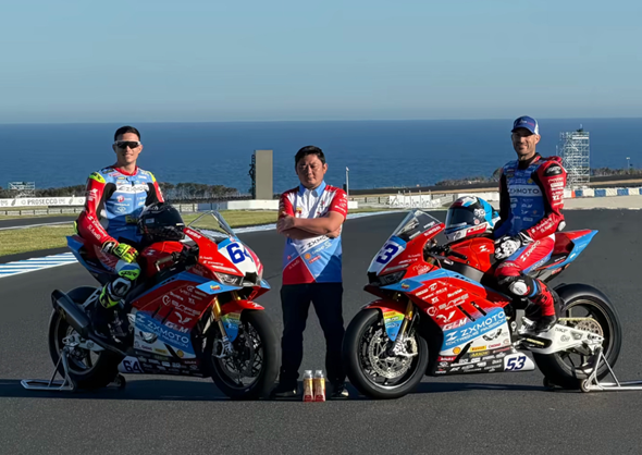 张雪身价上亿还在用两千多块钱坏手机：没给自己买过一个豪华的东西