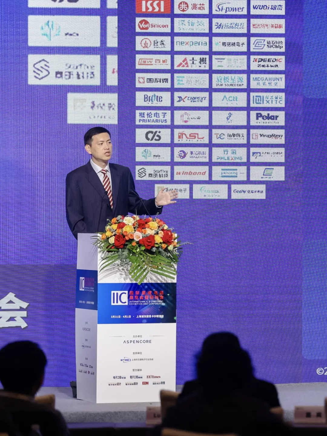 向内深耕，向外探索：东芯半导体荣膺“2026中国IC设计成就奖之年度存储器”！