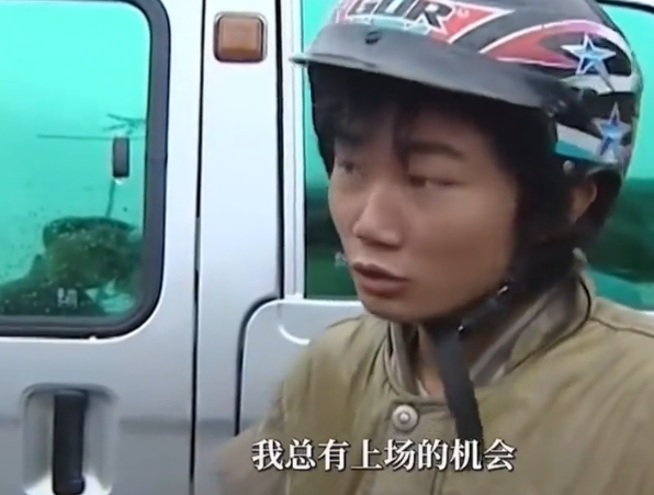 张雪身价上亿还在用两千多块钱坏手机：没给自己买过一个豪华的东西