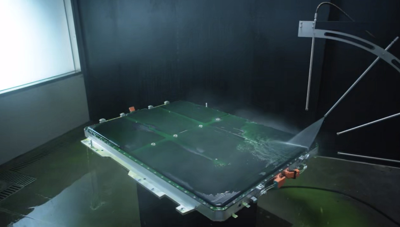 华为巨鲸电池平台3.0，重构高端新能源的安全价值锚点