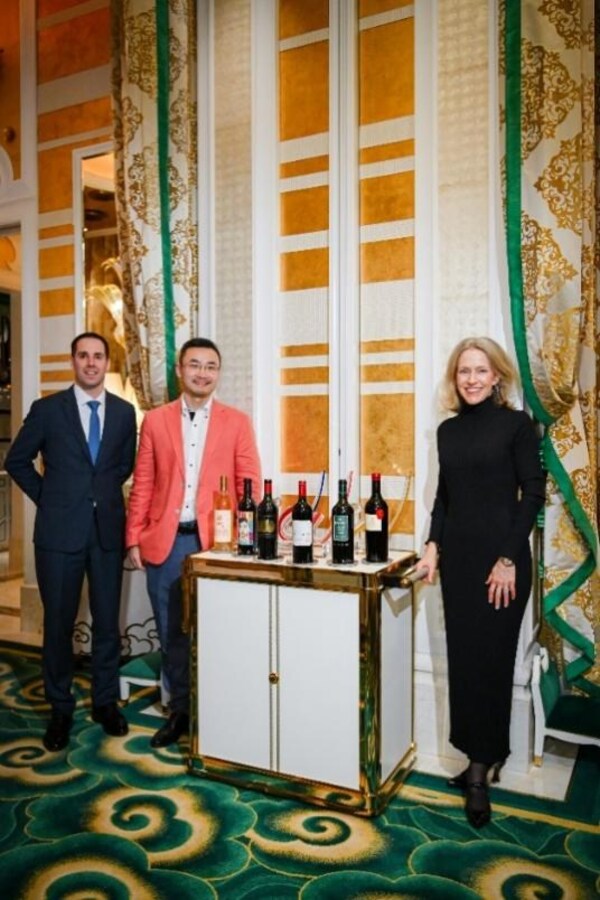 朱简MW、Christy Canterbury MW和Yohann Jousselin MS 于“国际赤霞珠佳酿晚宴”上呈献多款宁夏、波尔多与纳帕谷出产的优质赤霞珠葡萄酒