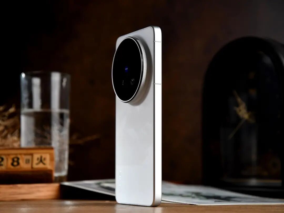 vivo X300 Ultra全面评测 手机里的“专业V单”究竟有多能打？