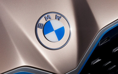 宝马慕尼黑工厂6.5亿欧元改造完成：AI大脑加机器人