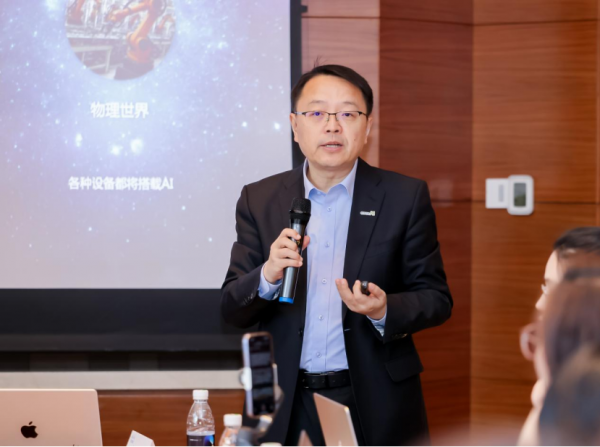 大家都在追模型，思科为什么反复谈AI基础设施？