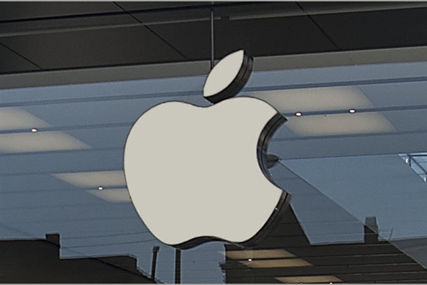 骂归骂 服归服 苹果50年名场面盘点