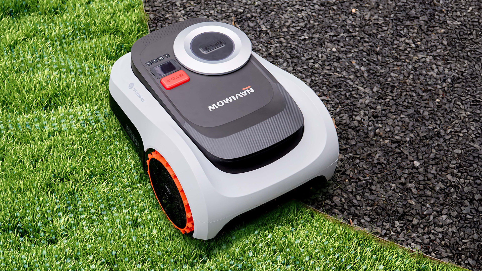 Segway Navimow i2 LiDAR mowing a yard