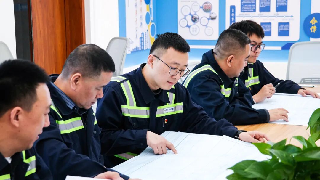 创新工作室开展专题研讨交流，激发集体智慧与创新火花 拷贝.jpg