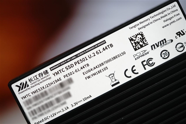 疾速14200MB/s！长江存储PE501 61.44TB图赏