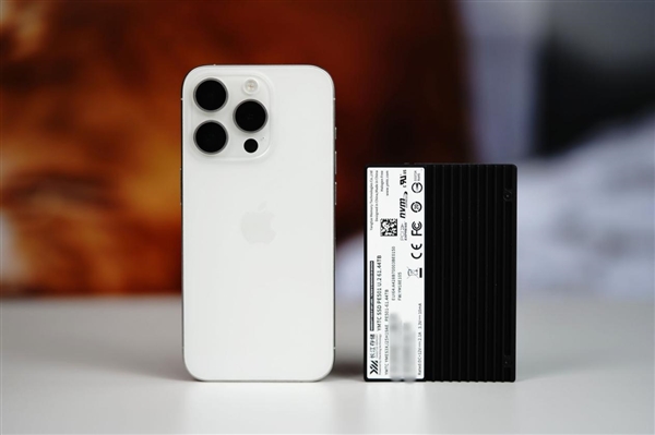 疾速14200MB/s！长江存储PE501 61.44TB图赏