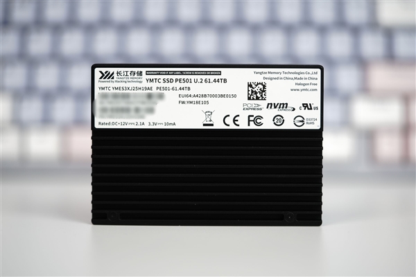 疾速14200MB/s！长江存储PE501 61.44TB图赏