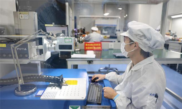 打破海外垄断！成都华微发布全球首款128GSPS ADC芯片