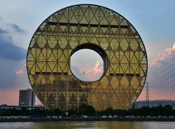 ▲2017 年第八届中国十大丑陋建筑：广州圆大厦