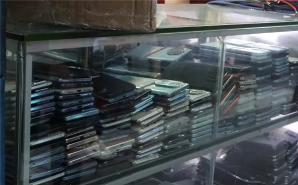 心里发慌！华强北商家2万部手机压仓：废旧回收价却暴跌三成