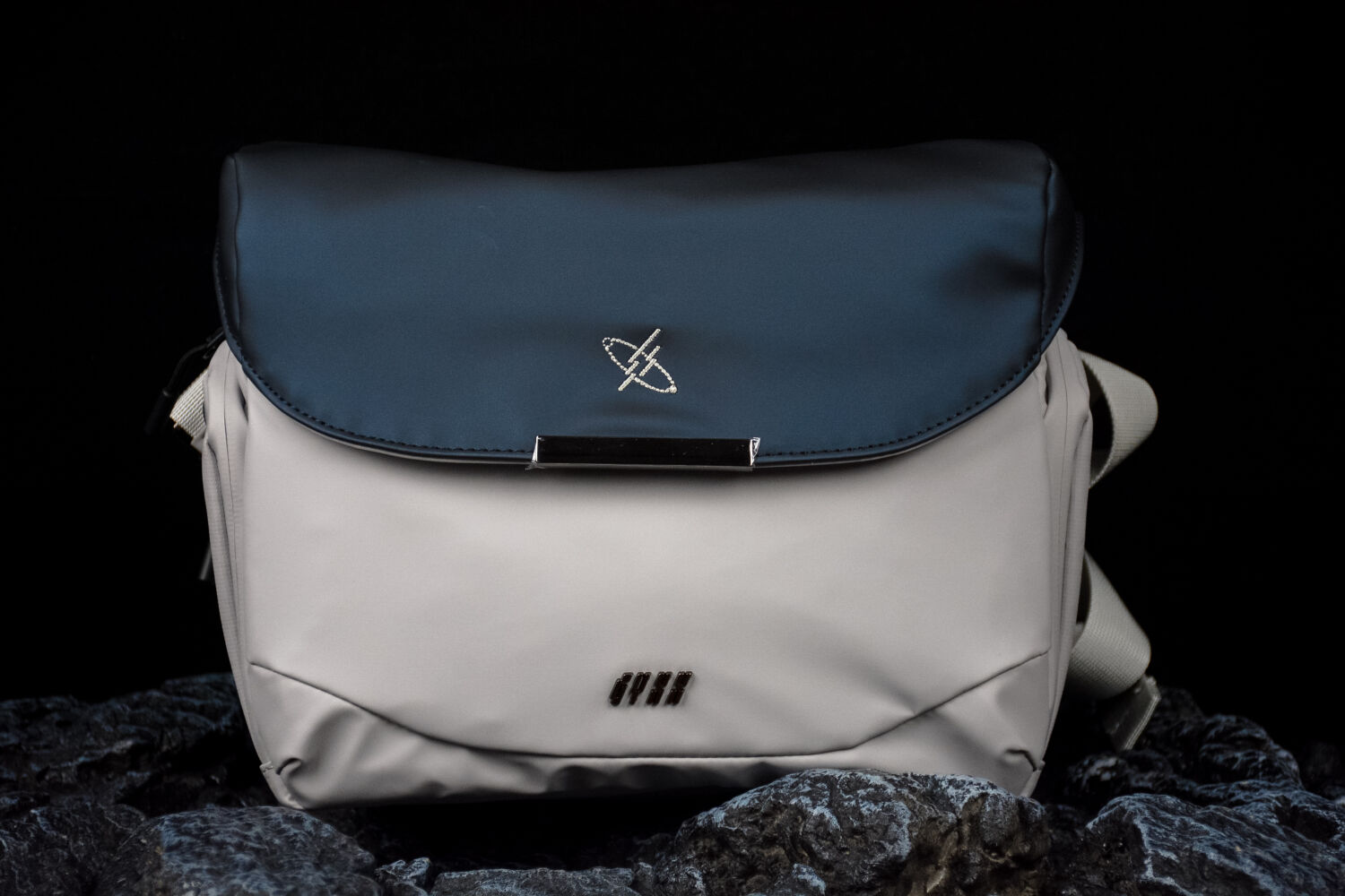 精致外观+合理布局：光影⾏星盖亚Pro相机包