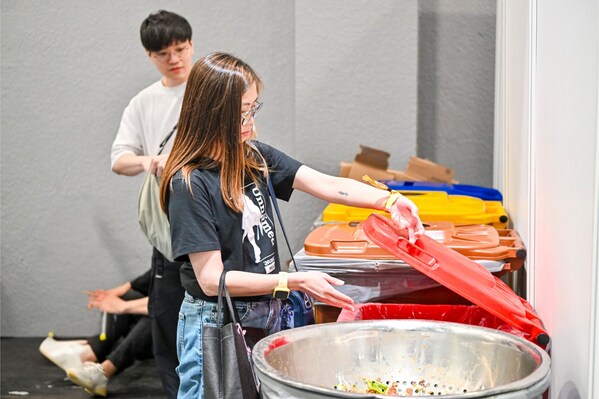 亚博馆鼓励活动参加者从源头分类。