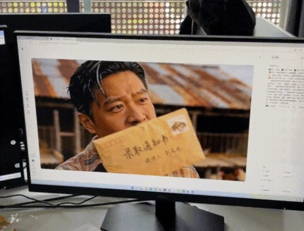 月薪3000的人 正在批量生产价值243亿的爆款