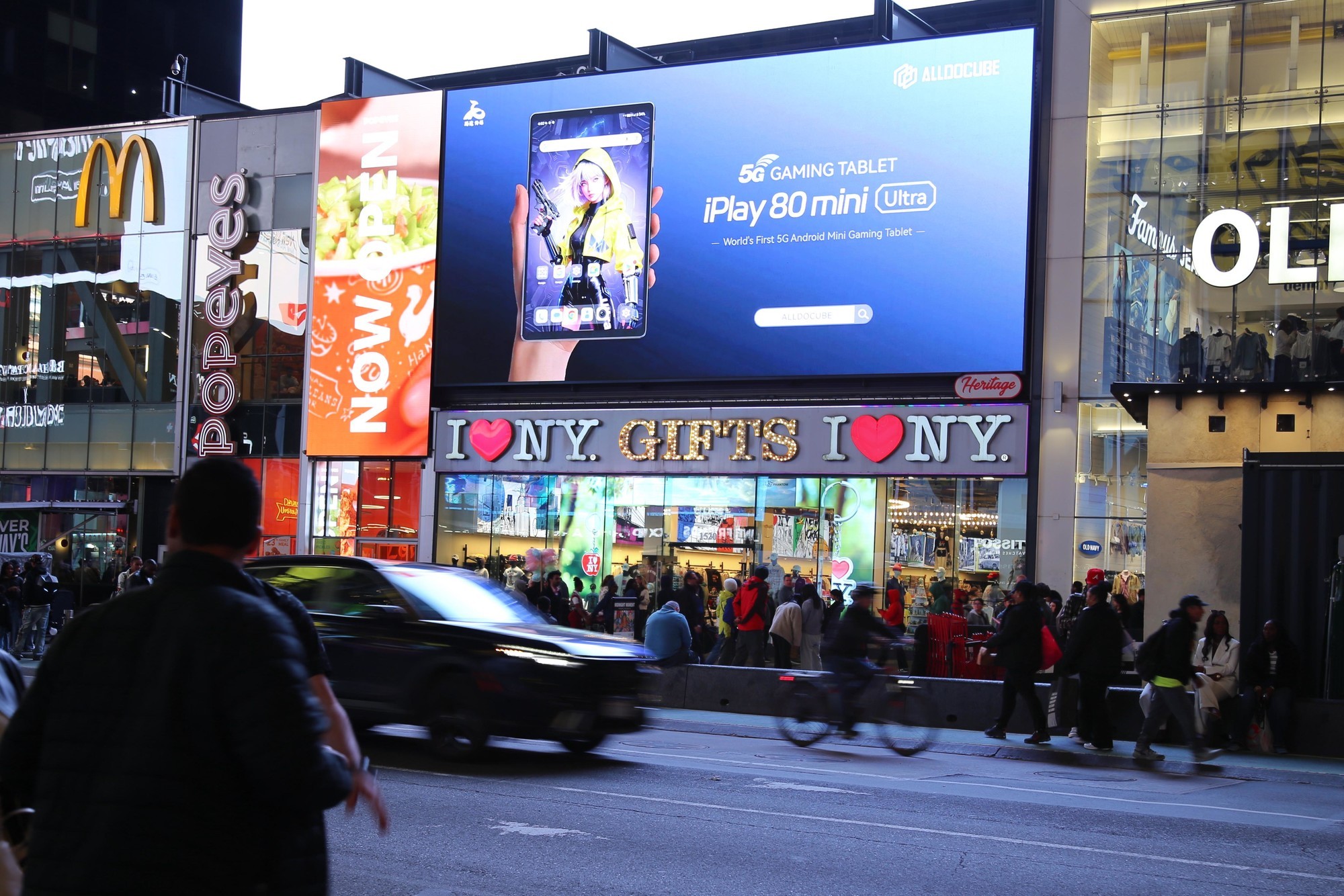 全球首款双卡5G全网通高刷游戏小平板 酷比魔方新品在纽约时代广场闪耀登场