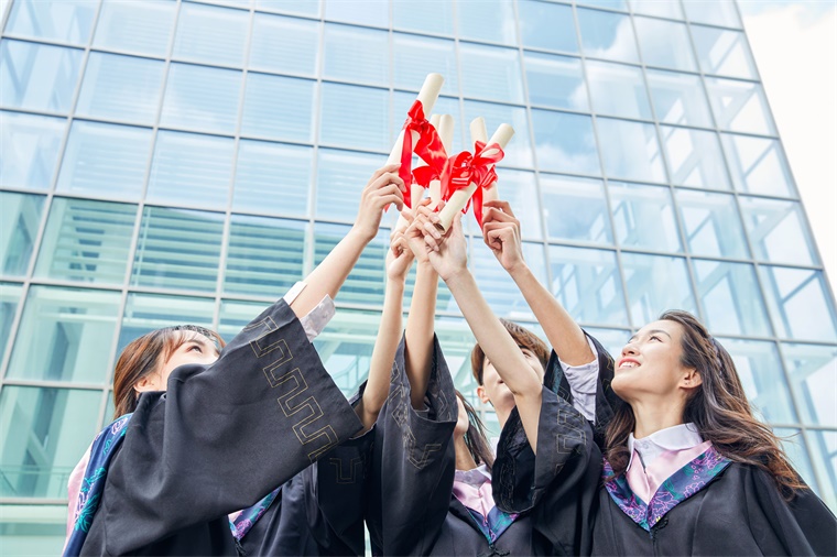 多所高校推行博硕双学位模式，鼓励博士生再攻读人工智能等专业硕士学位