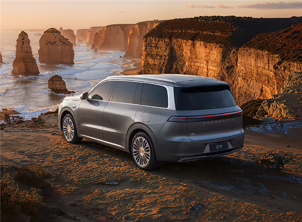 新势力销冠打出王炸！零跑旗舰SUV D19上市：21.98万起