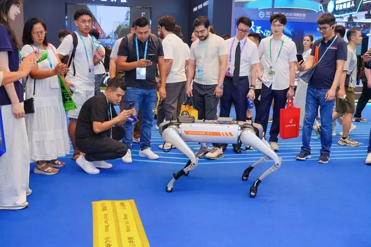 四足机器人MAXHUB X7