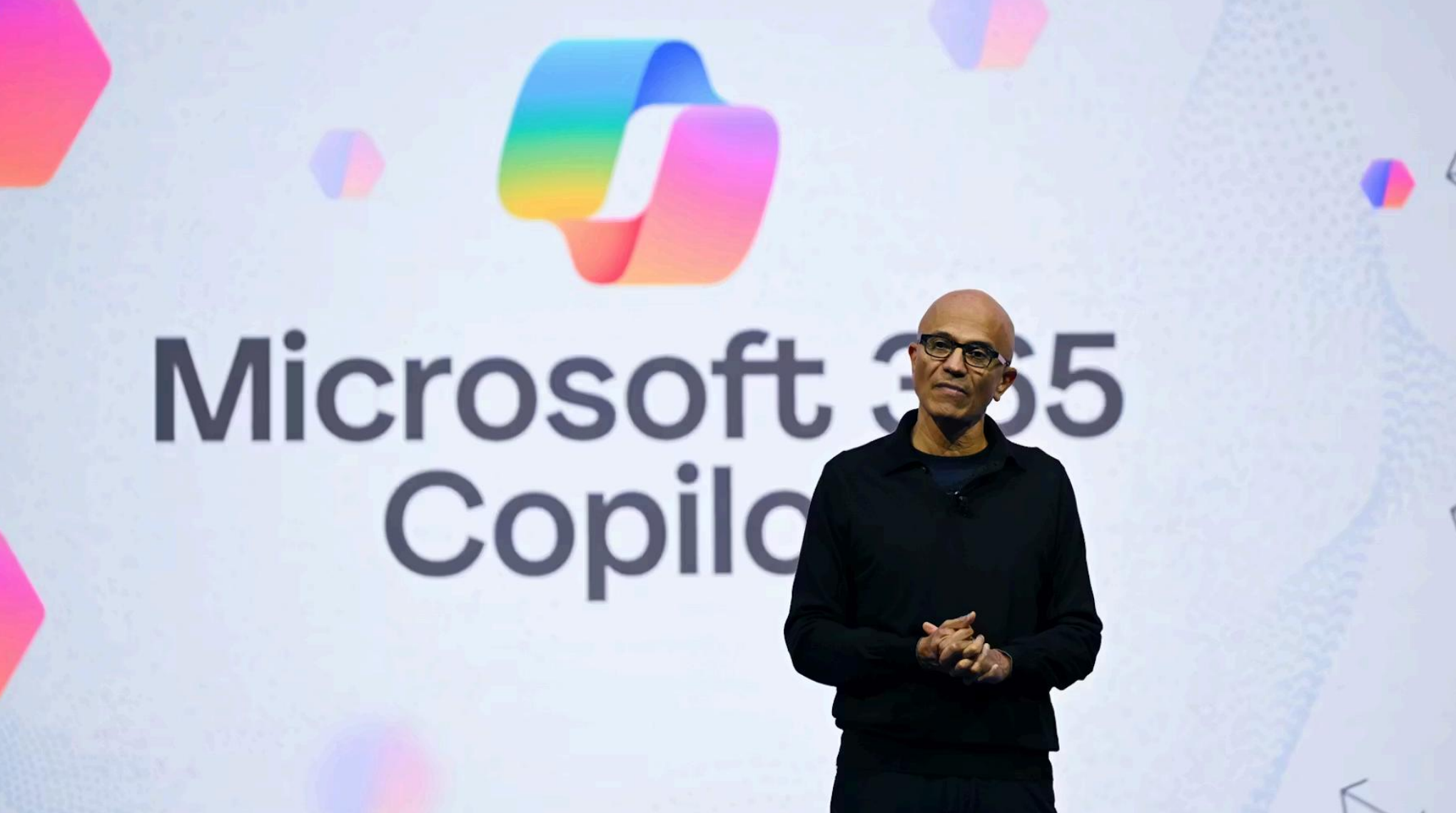 微软龙虾计划曝光！纳德拉紧急拉12人精锐，挥刀重组Copilot，与Claude夺市场