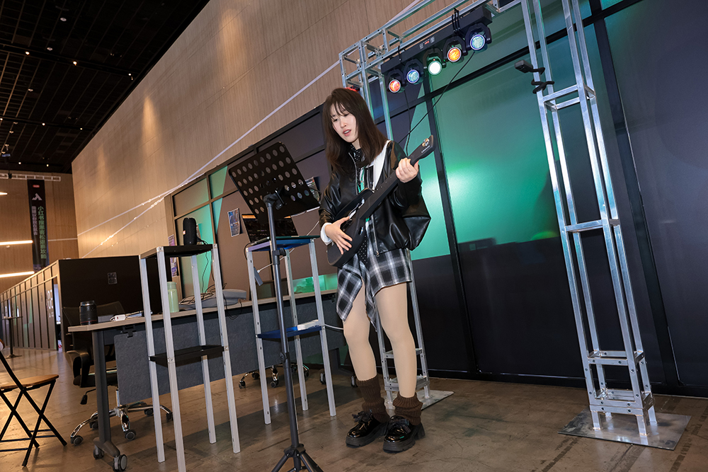 00后48小时赚20万，小红书炸出一堆AI狠活