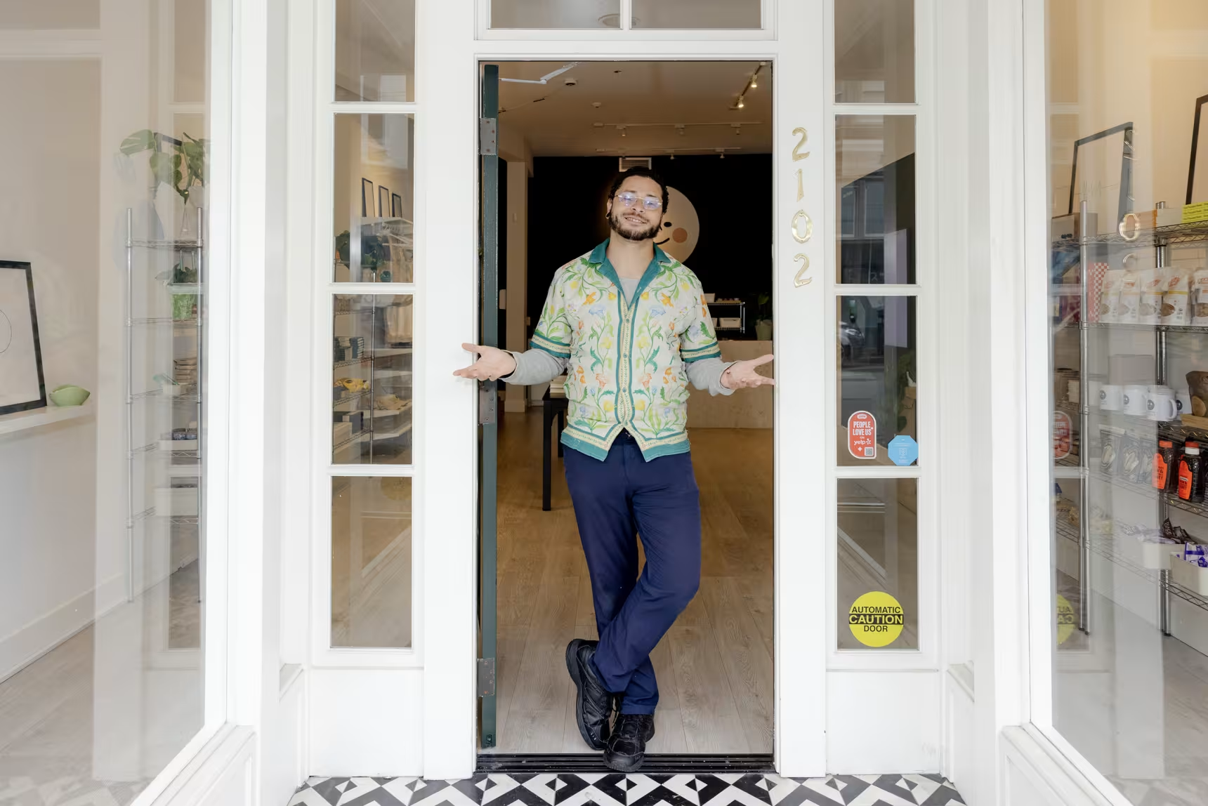 救命！我的老板是个AI，它正通过摄像头看我玩手机