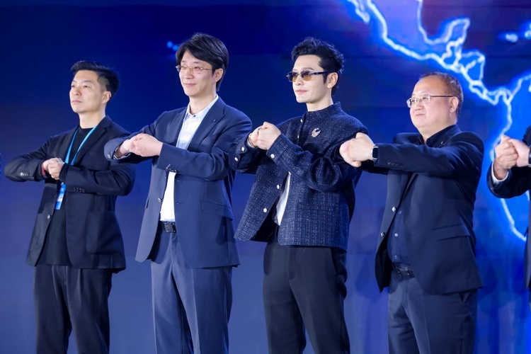 全球租赁网络发布，开启RaaS新时代；投资人黄晓明出席发布仪式