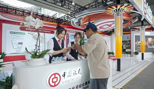 中国银行在展馆还设置了6个服务点