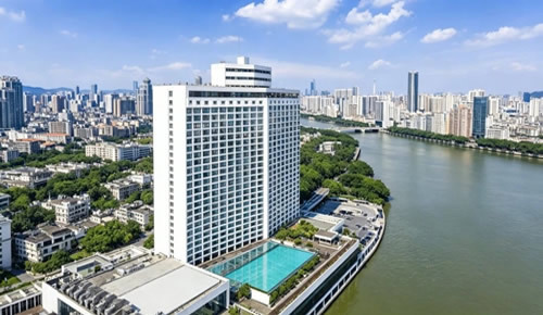 1981年，支持建设中国首家中外合作五星级宾馆白天鹅宾馆