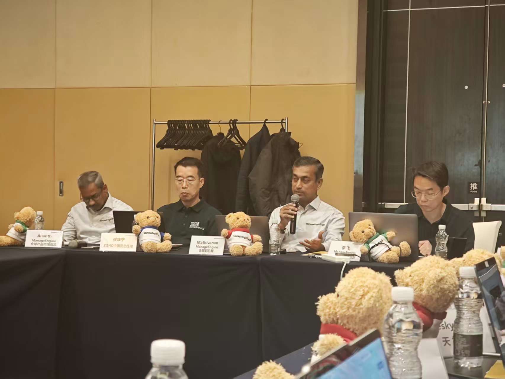 对话ManageEngine中国COO李飞：详解AI路线图，智能体是明确发展方向