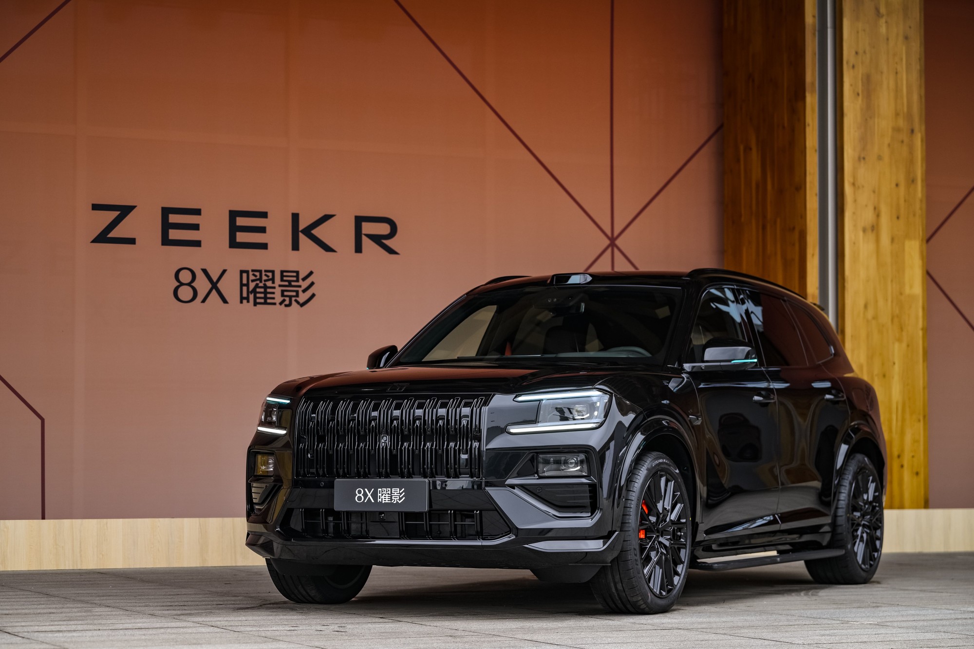 极氪8X正式上市：首次搭载舱驾融合超级智能体，上市限时售价32.98万元起