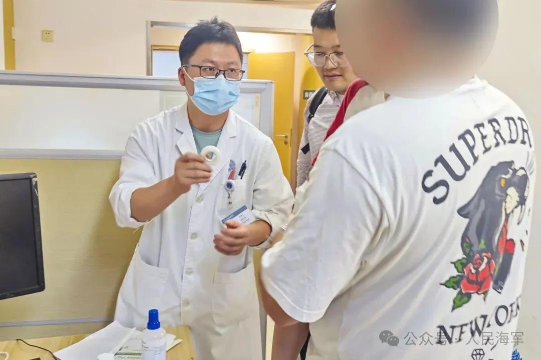 郑勇军指导清创