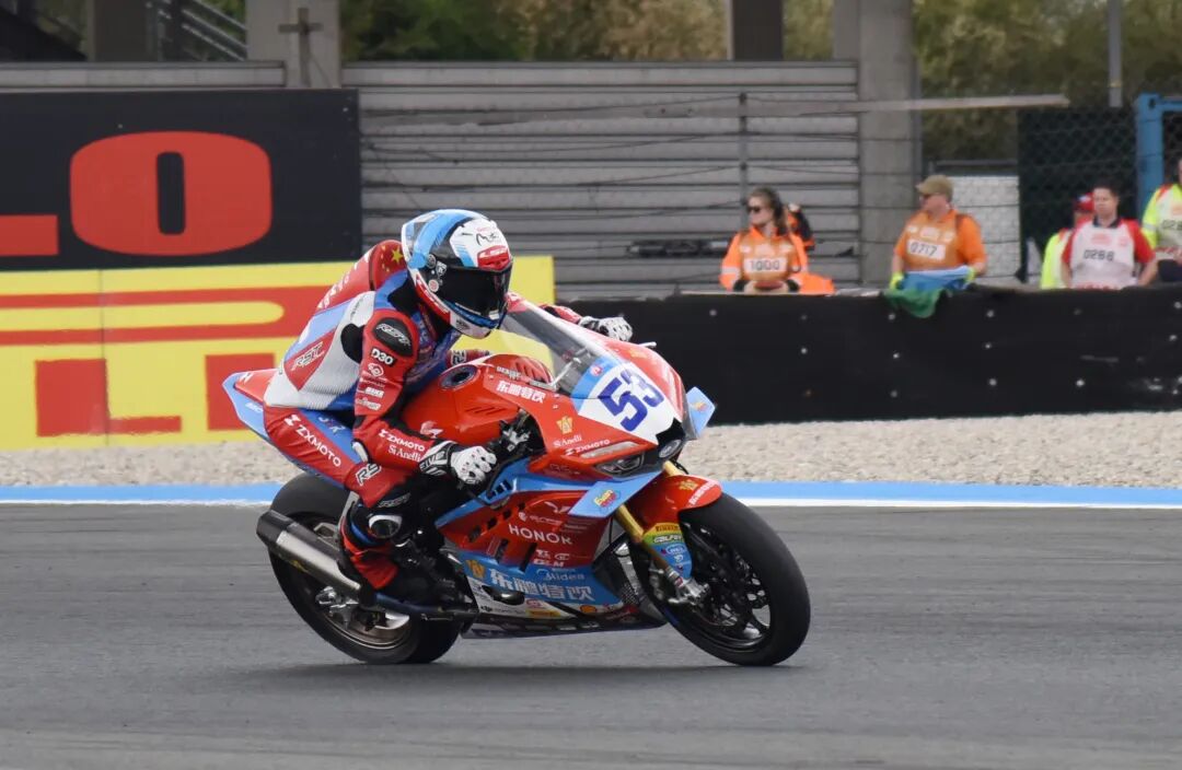 摩托车——世界超级锦标赛：“张雪机车”车手获WorldSSP组首回合第四名_凤凰网
