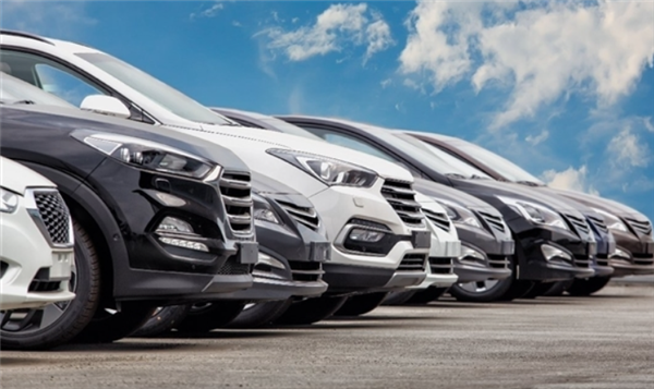 新能源车企集体降价！二手车商慌了：亏本甩卖仍无人问津