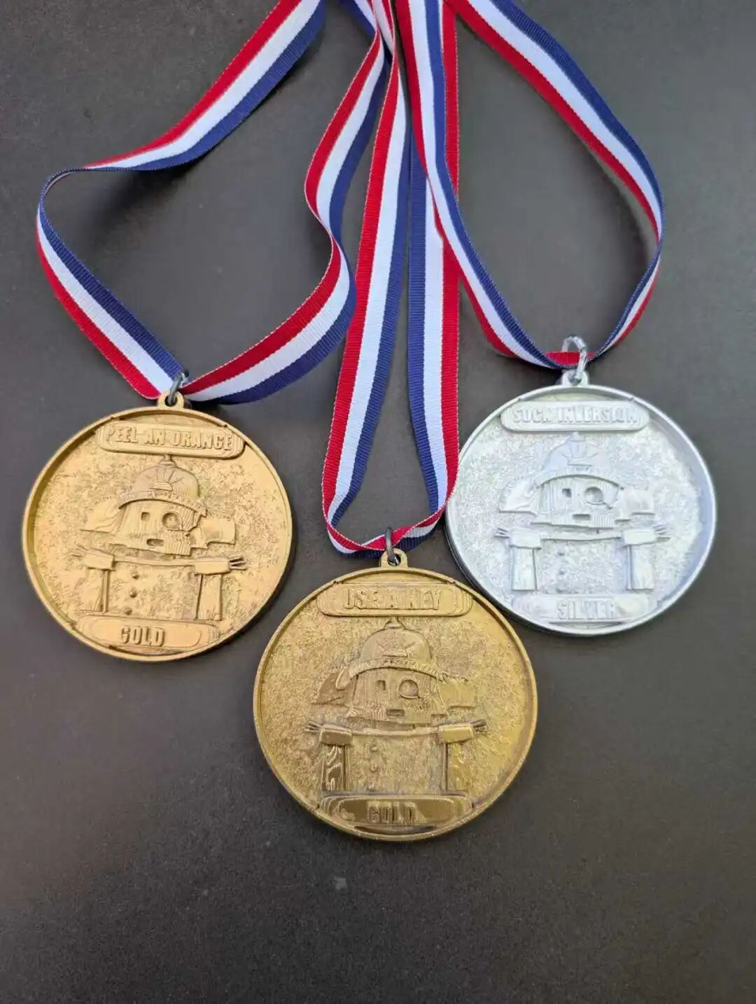 剥橘子、开锁、翻袜子全第一！全球最难真机赛场，中国公司反超最强大脑PI