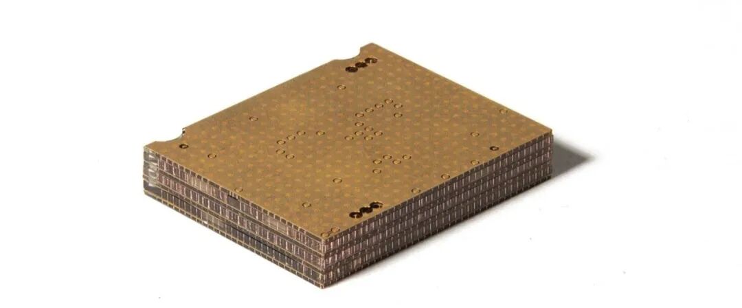 玻璃基板堆叠（3DHI）