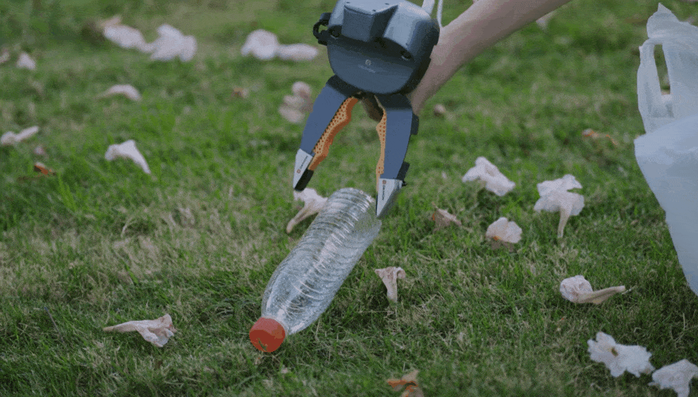 联合DeepMind！戴盟机器人把触觉装进数据主干，训练效率飙升10倍